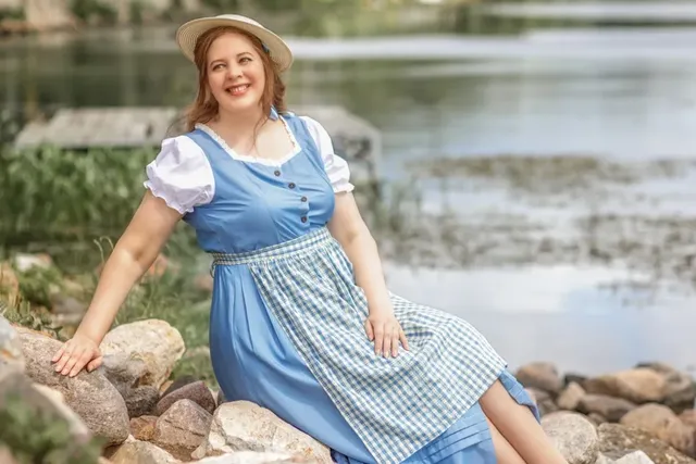 Dirndl mit Babybauch: Worauf es bei Schnitt, Sitz und Komfort wirklich ankommt