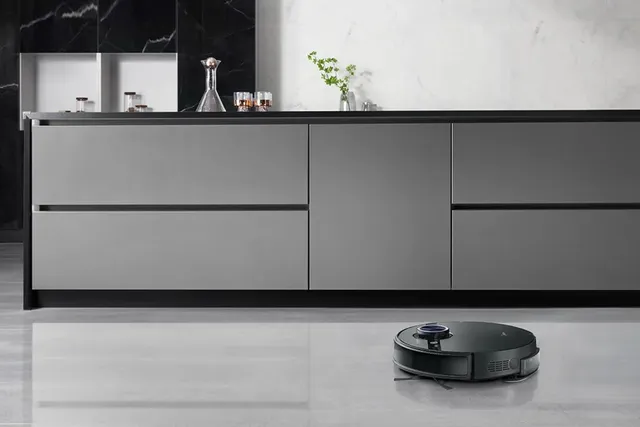 Midea S8+ und X10 White im Familienalltag: Wie Saugroboter und Nass-Trockensauger beim Putzen Zeit und Arbeit sparen.
