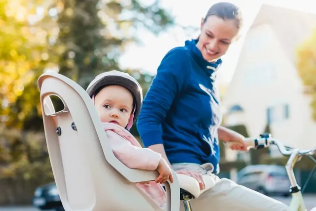 Sicher unterwegs mit dem Fahrrad: So transportierst du Babys und Kleinkinder