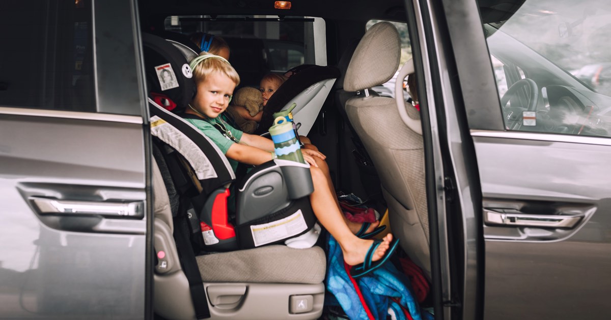 Kinder im Auto richtig anschnallen