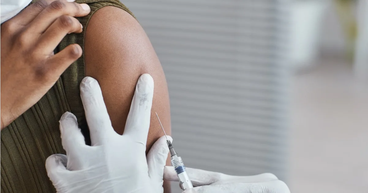COVID-19: Aktuelle Impfempfehlungen für die Kinderwunschzeit, Schwangere und stillende Mütter
