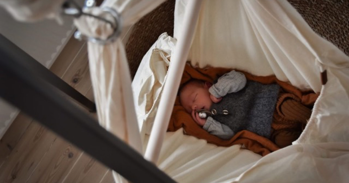Membantu Federwiege für Babys und Neugeborene